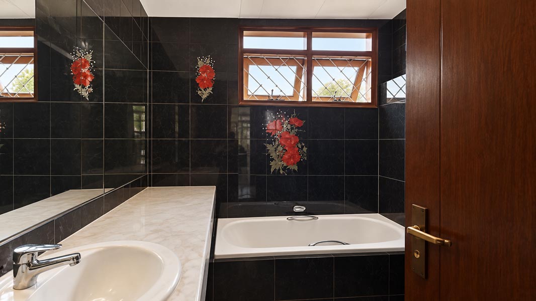 Dijual Rumah Mewah Prime Location Pondok Indah Jakarta Selatan, Luas Tanah 964 m² dengan Kolam Renang — Property Photo 6