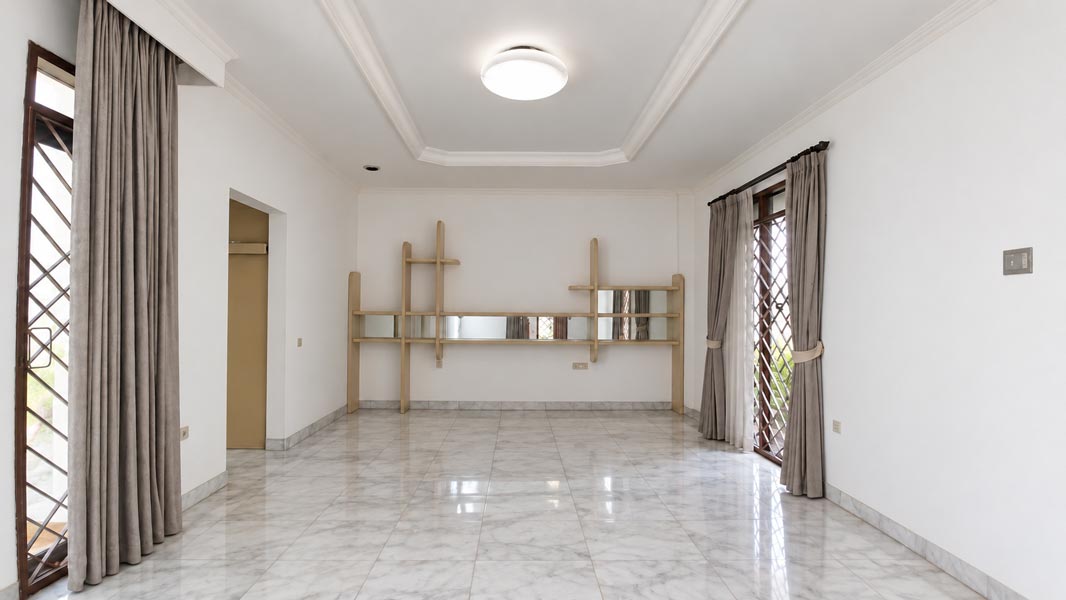 Dijual Rumah Mewah Prime Location Pondok Indah Jakarta Selatan, Luas Tanah 964 m² dengan Kolam Renang — Property Photo 9