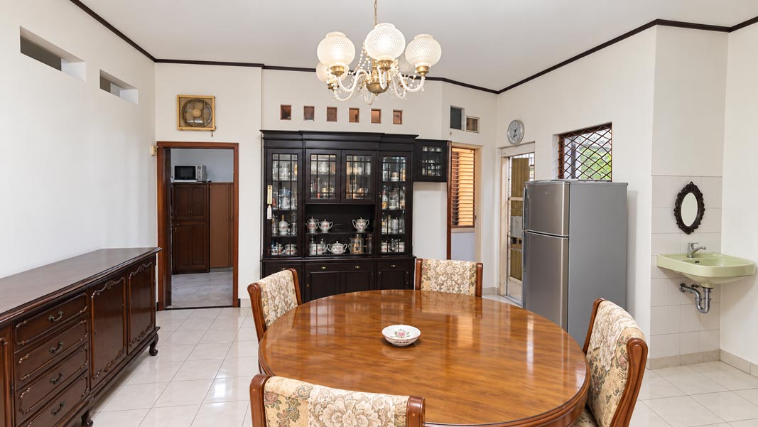 Dijual Rumah Strategis 2 Lantai di Jalan Cibeber, Kebayoran Baru — Property Photo 6