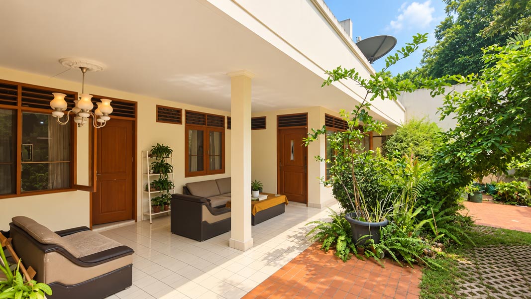 Dijual Rumah Strategis 2 Lantai di Jalan Cibeber, Kebayoran Baru — Property Photo 1