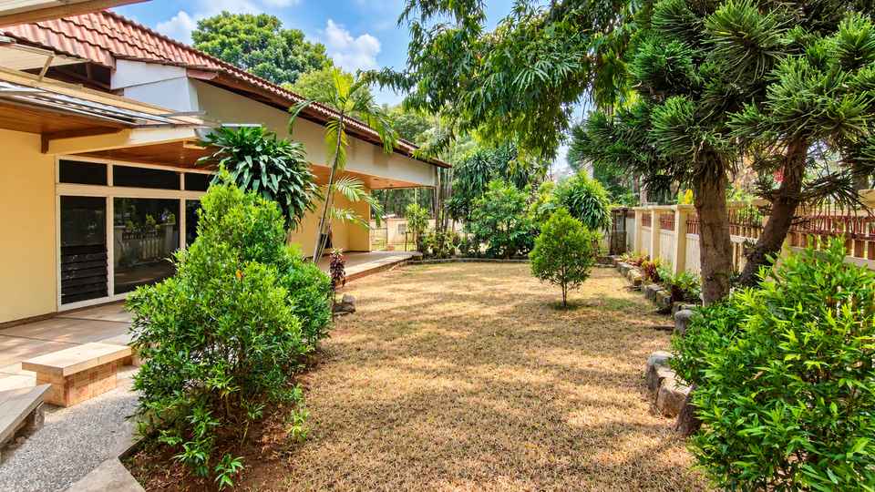 FOR SALE: Rumah Tua Hitung Tanah Prime Location di Jl. Pakubuwono, Kebayoran Baru — Property Photo 2